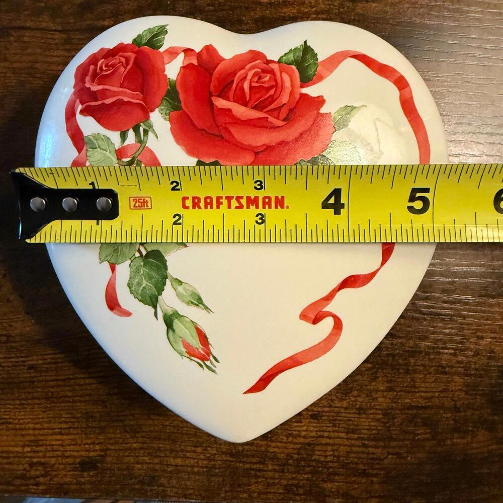 Vintage Charming Porcelain Valentine’s Day Collectible Jewelry/Trinket Box - Picture 4 of 7